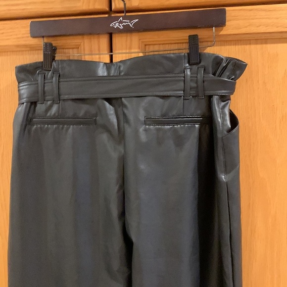 Cleo Petites Vegan Leather Paper Bag Pants, Black Size 12P. NWOT - Picture 6 of 16